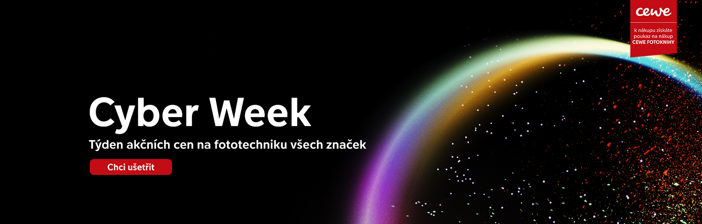 Černé pozadí s barevným světelným efektem v duhových odstínech, text „Cyber Week“ a bílý nápis „Týden akčních cen na fototechniku všech značek“, červené tlačítko s nápisem „Chci ušetřit“ Černé pozadí s barevným světelným efektem v duhových odstínech, text „Cyber Week“ a bílý nápis „Týden akčních cen na fototechniku všech značek“, červené tlačítko s nápisem „Chci ušetřit“